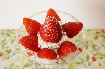 いちごパフェ