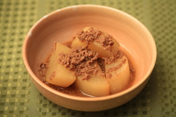 大根と挽き肉の煮物