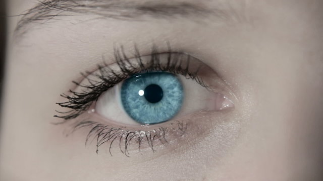 female blue eye in 1080p