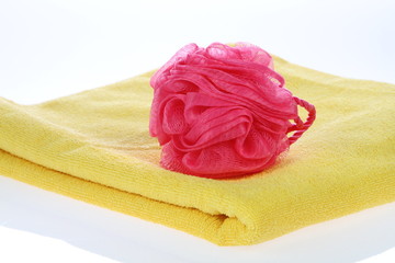 Obraz na płótnie Canvas Ręcznik i gąbkę, czerwony