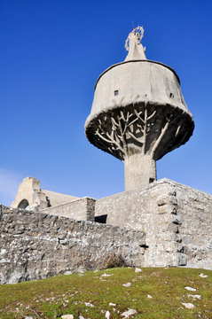 Monument to the Virgin of Pe&ntilde;a, Ordu&ntilde;a (Spain)