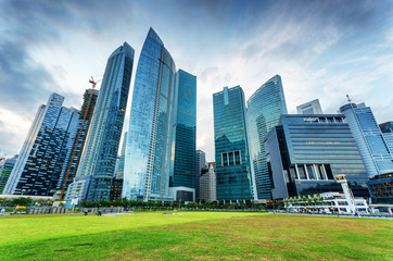 Fototapeta na wymiar Wieżowce w dzielnicy finansowej w Singapurze