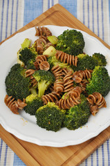 Vollkornpasta mit Brokkoli