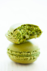 Green pistachio macaroons