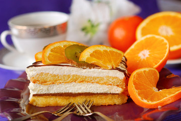 cream cake with fruits