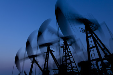 working oil pump silhouette