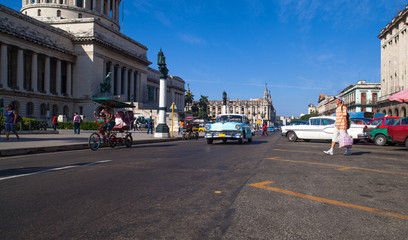 Fototapeta na wymiar Karaiby Kuba Hawana główna droga z widokiem na Kapitolu