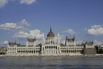Obraz premium Parlament am Donauufer, Budapest