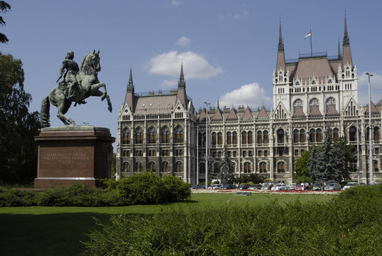 Reiterstandbild vor dem Parlament, Budapest