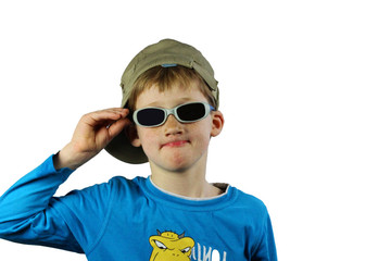 Junge mit Sonnenbrille und Basecap