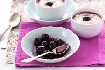 Amarenakirschen und Milchreis