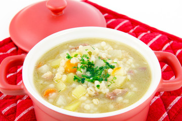 Graupensuppe ist angerichtet