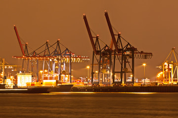 Fototapeta na wymiar Hamburg harbour on night