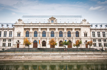 Fototapeta na wymiar Pałac Sprawiedliwości w starego miasta w Bukareszcie, Rumunia
