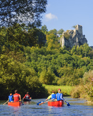Kanu-Tour auf einem idyllischen Fluss