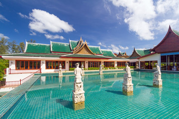 Fototapeta na wymiar Oriental Pavilion odbicie w wodzie, Tajlandii