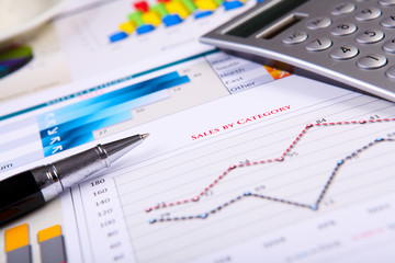 Obraz premium Financial papers on the table