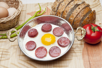 sausage fryer with egg