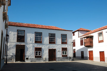 Fototapeta na wymiar Stare domy w kwadrat