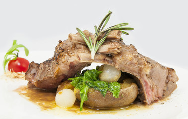 Запеченные ребрышки ягненка