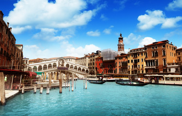 Fototapeta na wymiar Most Rialto w Wenecji, Włochy