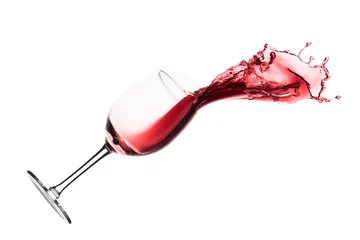 Papier Peint photo Vin Vin rouge éclaboussant d& 39 un verre, isolé sur blanc