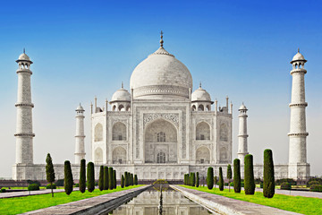 Fototapeta na wymiar Taj Mahal w świetle świtu