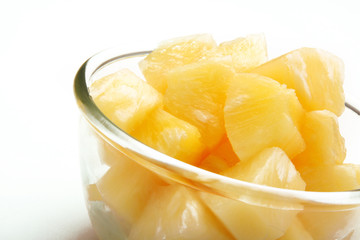 pineapple chunks from can
