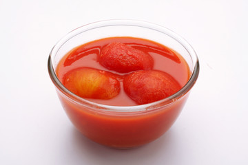 peeled tomatoes in can