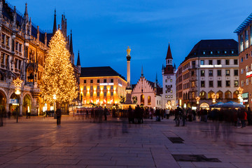 Fototapeta na wymiar Marienplatz w Evening, Monachium, Bawaria, Niemcy