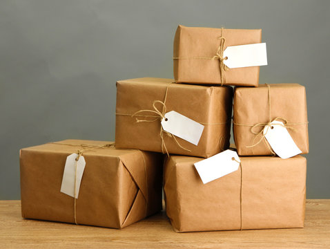 parcels boxes with kraft paper,