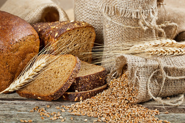 Fototapeta na wymiar fresh bread and wheat on the wooden