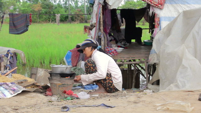 Mother preparing lunch in slums in stewpot