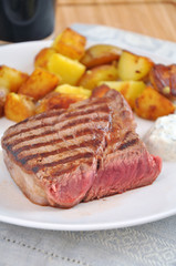 Rinderfilet mit Bratkartoffeln