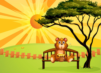Un ours avec un pot de miel assis sur le banc