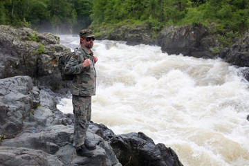 Obraz premium Backpacker of a mountain river