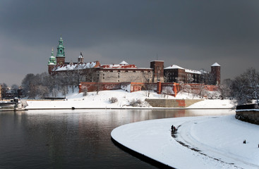 Fototapeta premium Wawel Castle in Krakow and Vistula river in winter