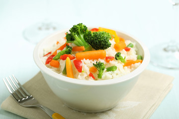 riso bianco con verdure 