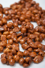 nocciole e mandorle caramellate