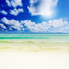 Fototapeta na wymiar Sunny tropical beach on the island