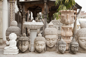 negozio di statue di Buddha in India