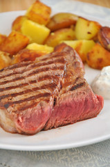 Rinderfilet mit Bratkartoffeln