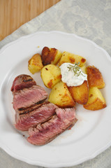 Rinderfilet mit Bratkartoffeln