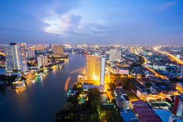 Fototapeta na wymiar Bangkok Skyline o zmierzchu