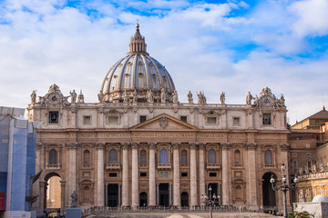 Fototapeta na wymiar Bazylika Świętego Piotra w Watykanie w Rzymie, Włochy.
