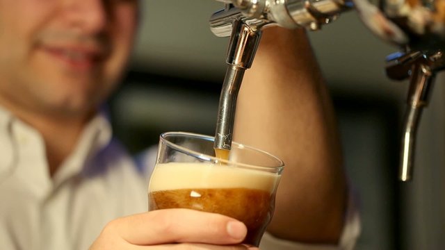 Bartender drawing a beer