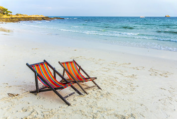 Fototapeta na wymiar płótno krzesło na plaży