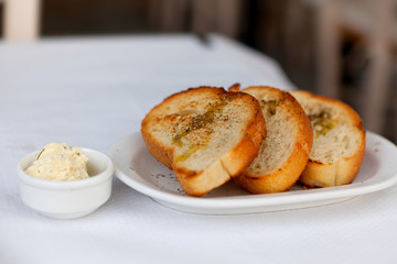 Toasted garlic bread