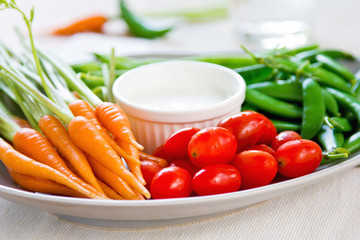 Fresh vegetables with dipping sauce