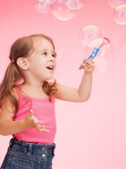 litle girl with soap bubbles
